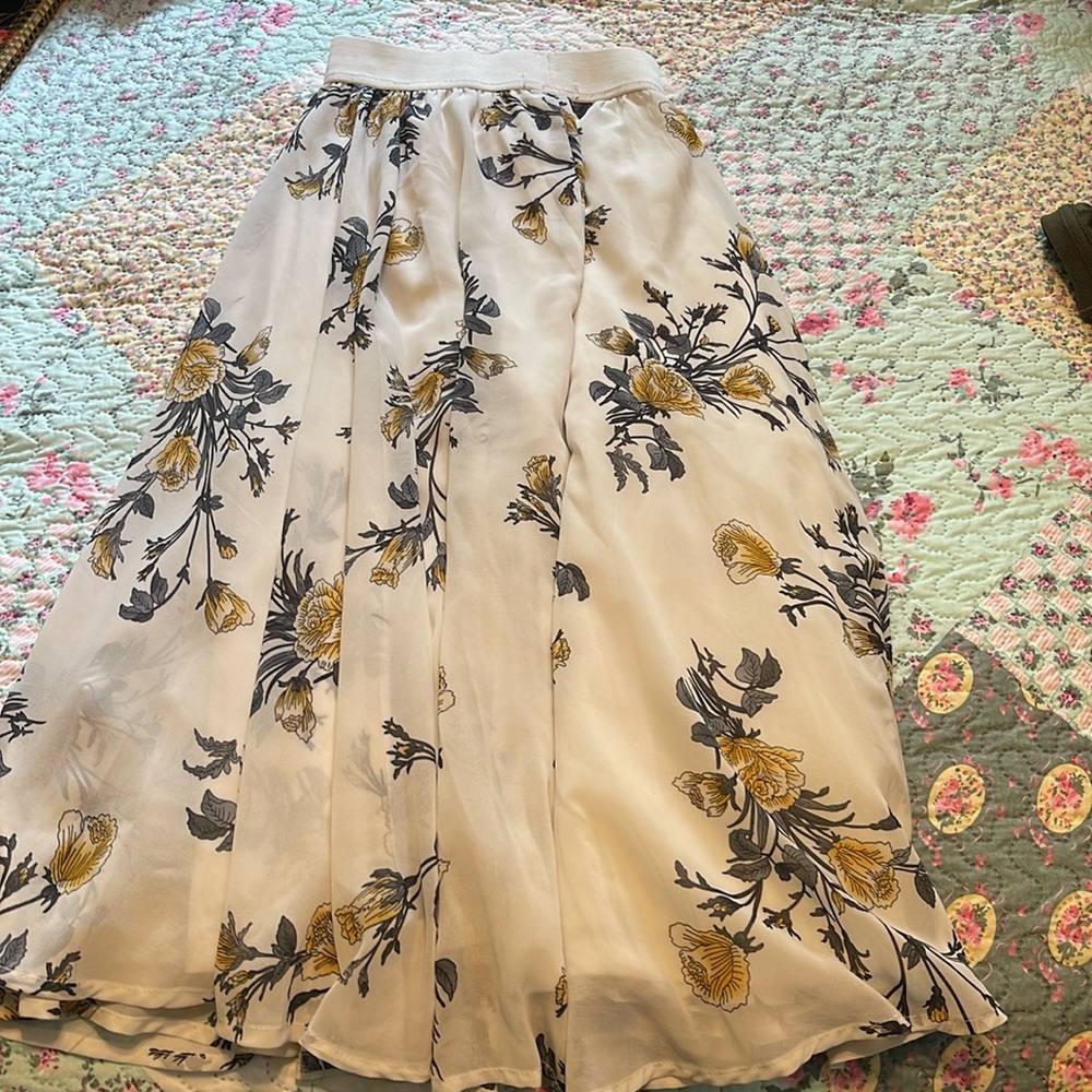Torrid White and Yellow Floral Skirt